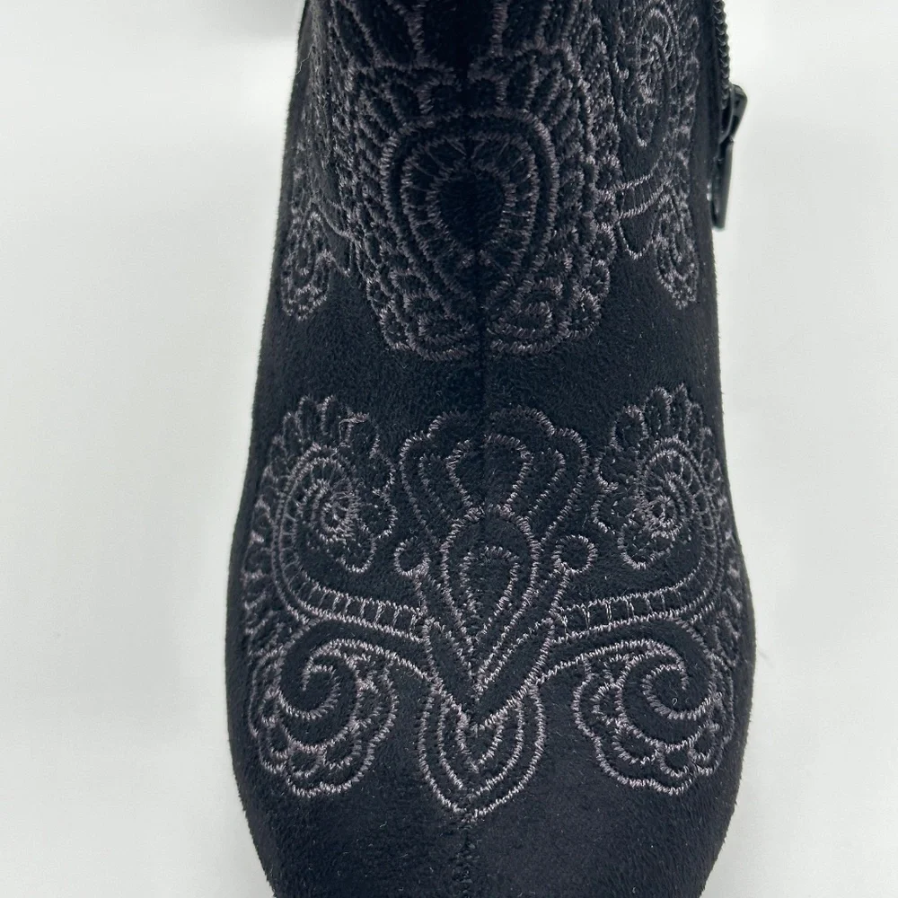 Andrew Geller Black Faux Suede Embroidered Side Zip Ankle Booties Women’s 5.5 M
